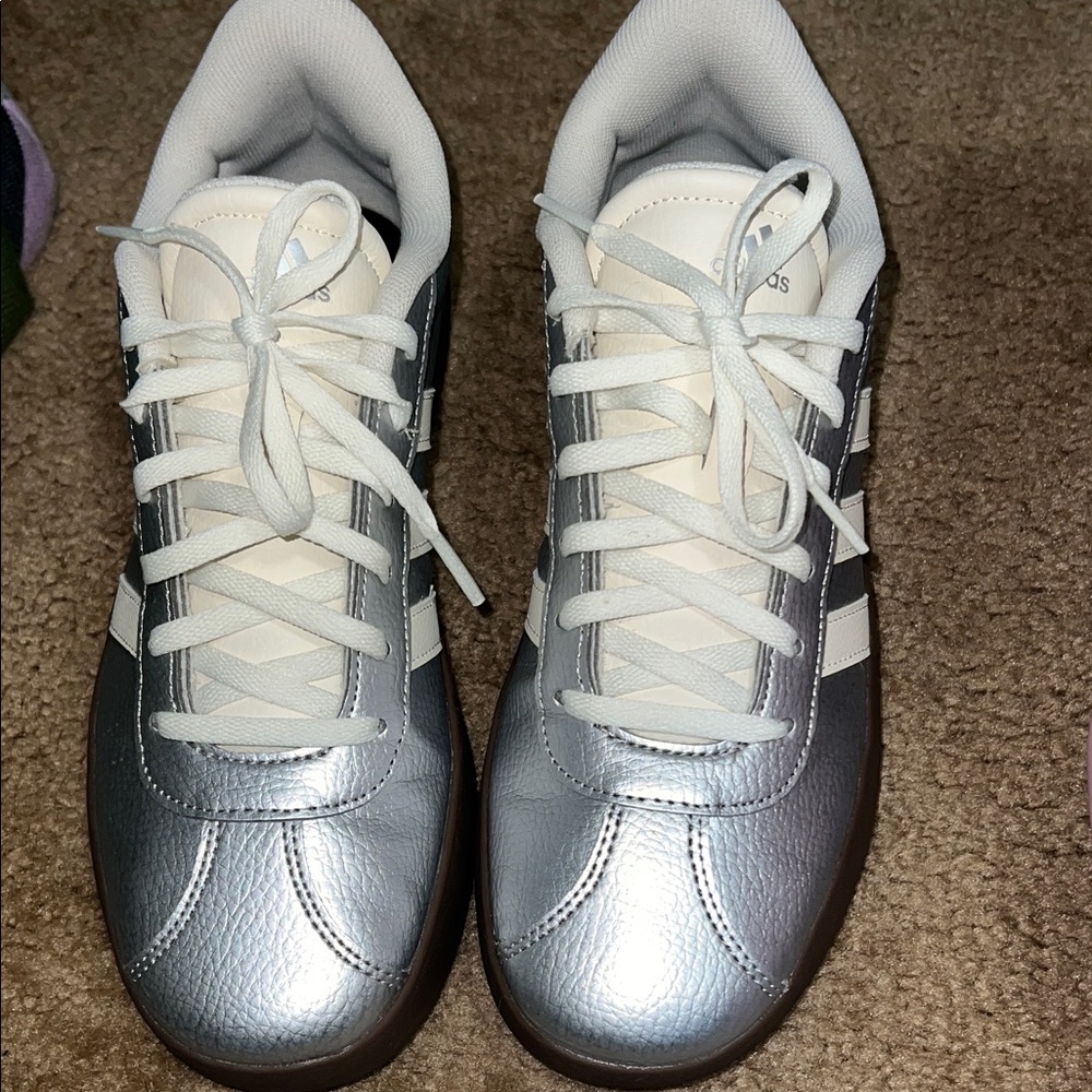 Adidas VL court 3.0 Metallic Silver and off White Sneakers.